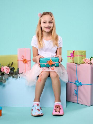 Potešte sa týmto kúskom Dedoles Kids' Slippers Teddy Bear